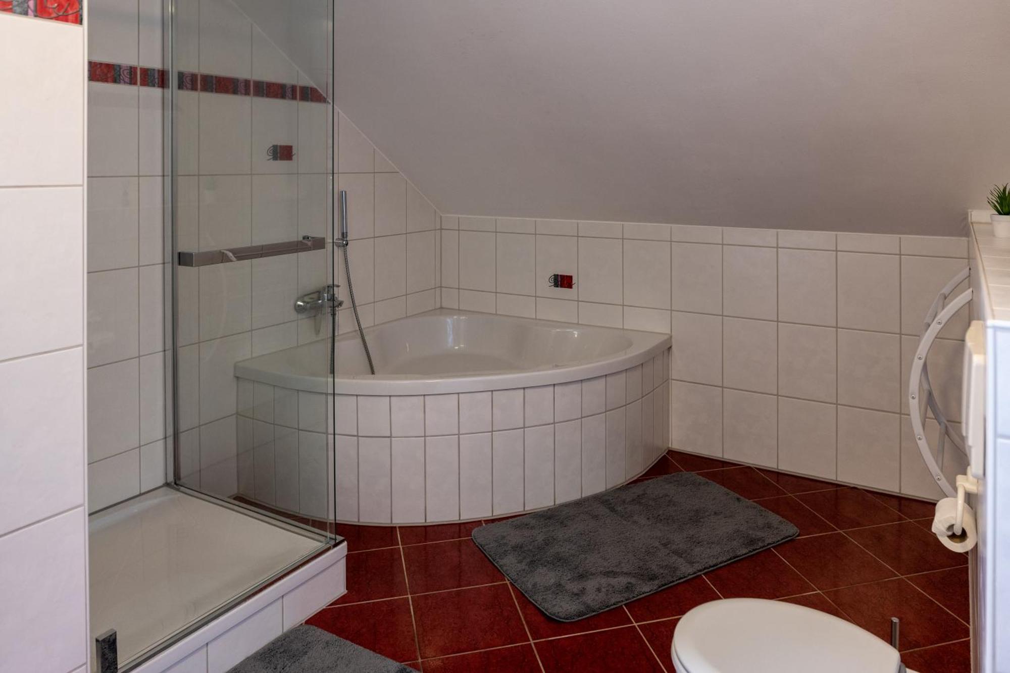 Ganzes Ferienhaus In Leipzig Mit Garage Und Fussbodenheizung Luaran gambar