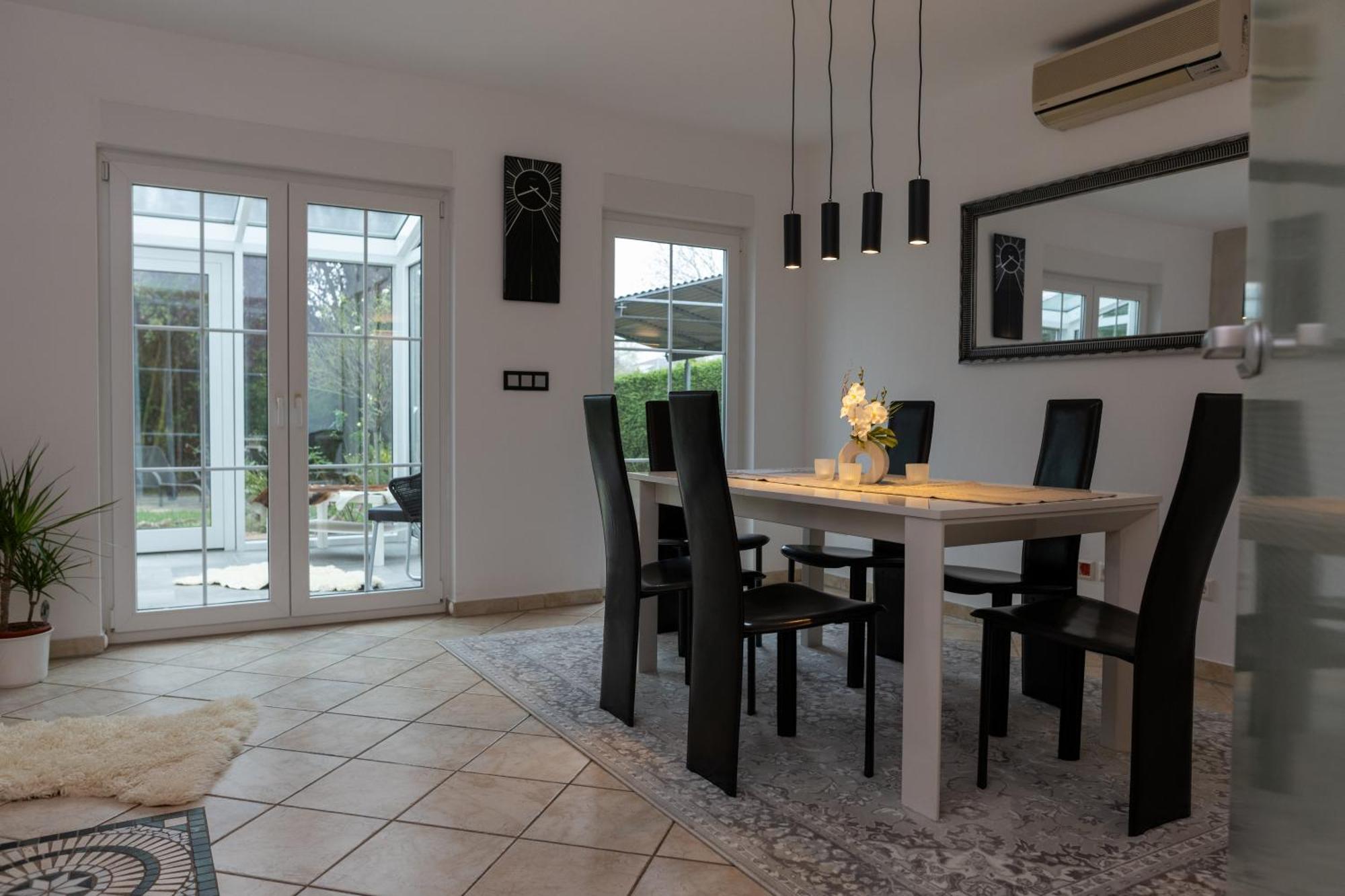 Ganzes Ferienhaus In Leipzig Mit Garage Und Fussbodenheizung Luaran gambar