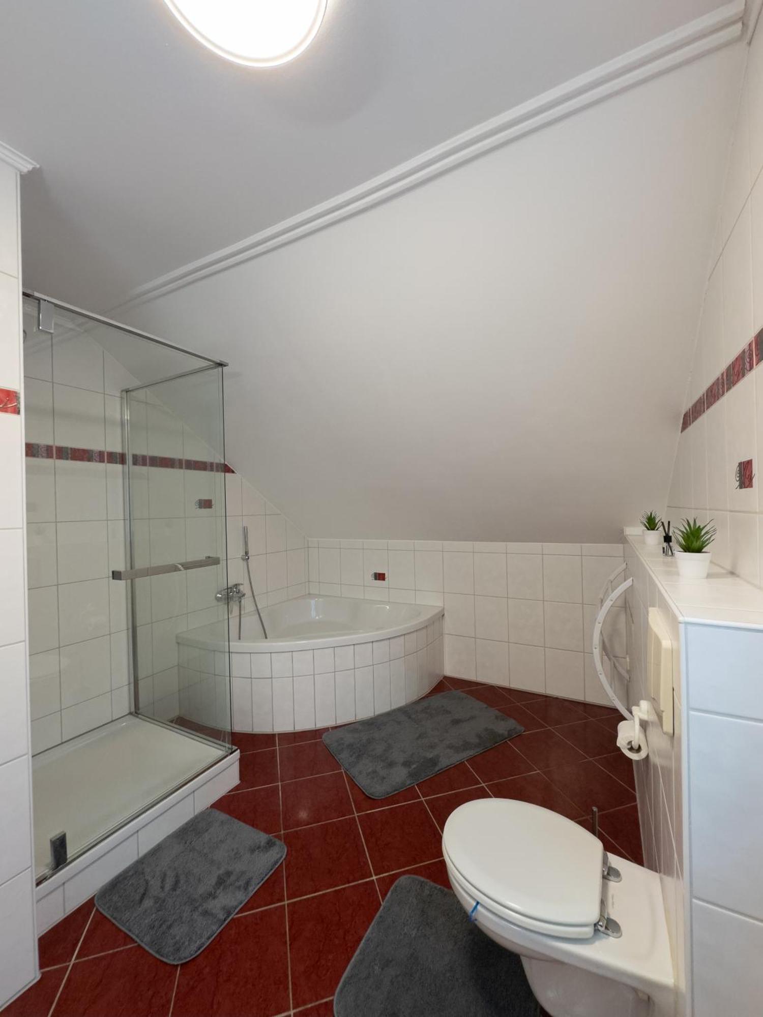 Ganzes Ferienhaus In Leipzig Mit Garage Und Fussbodenheizung Luaran gambar
