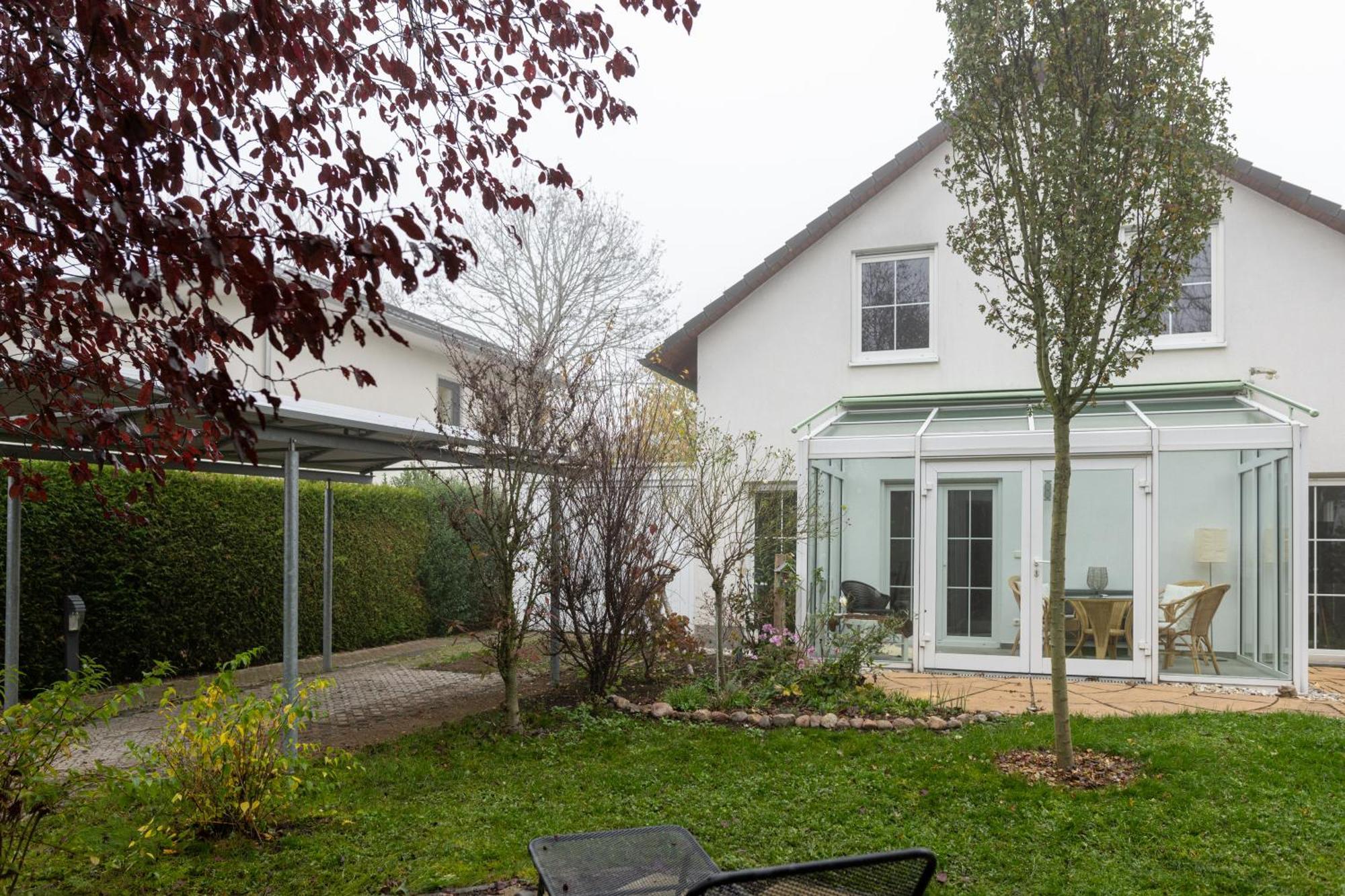Ganzes Ferienhaus In Leipzig Mit Garage Und Fussbodenheizung Luaran gambar