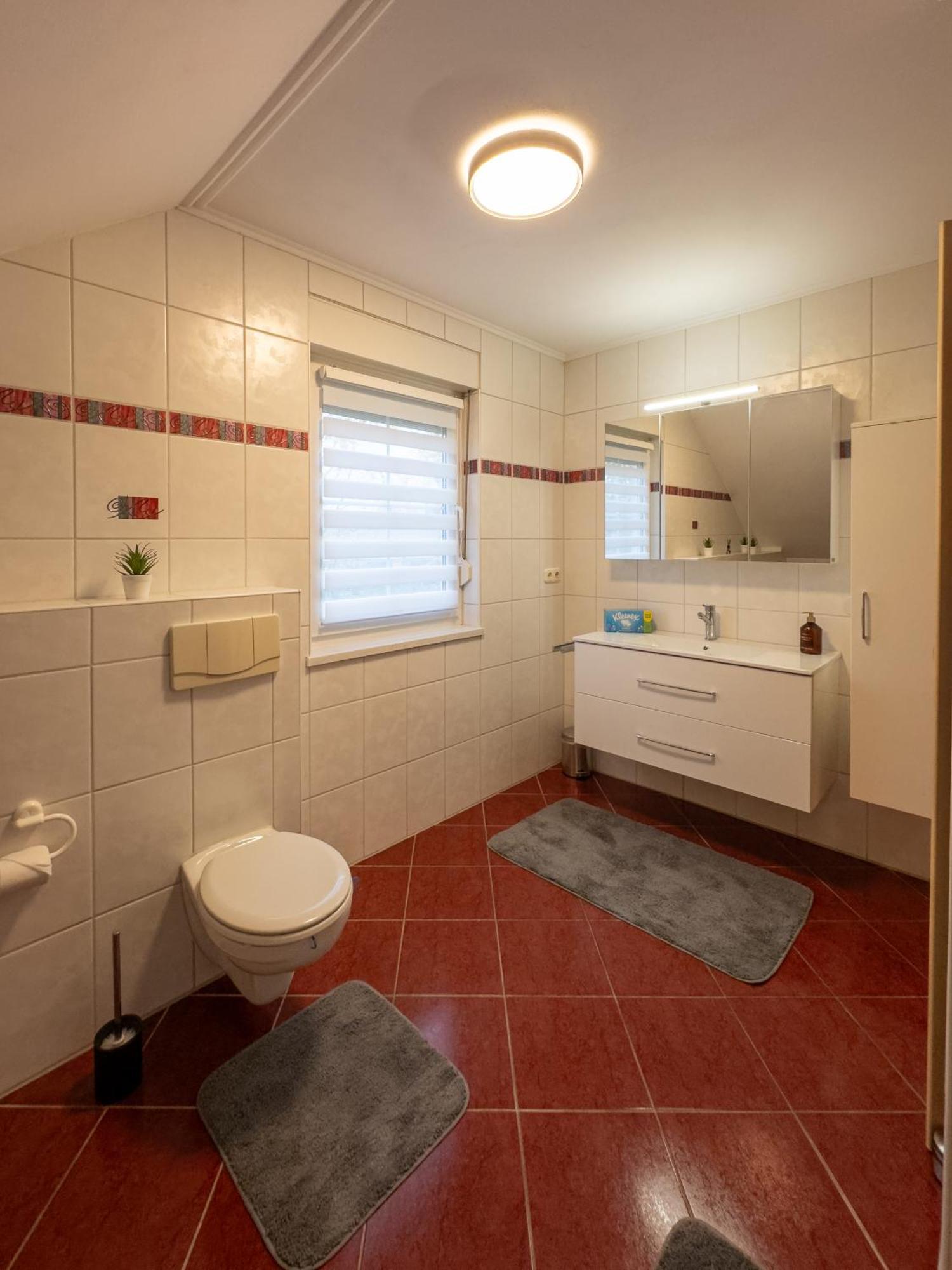 Ganzes Ferienhaus In Leipzig Mit Garage Und Fussbodenheizung Luaran gambar