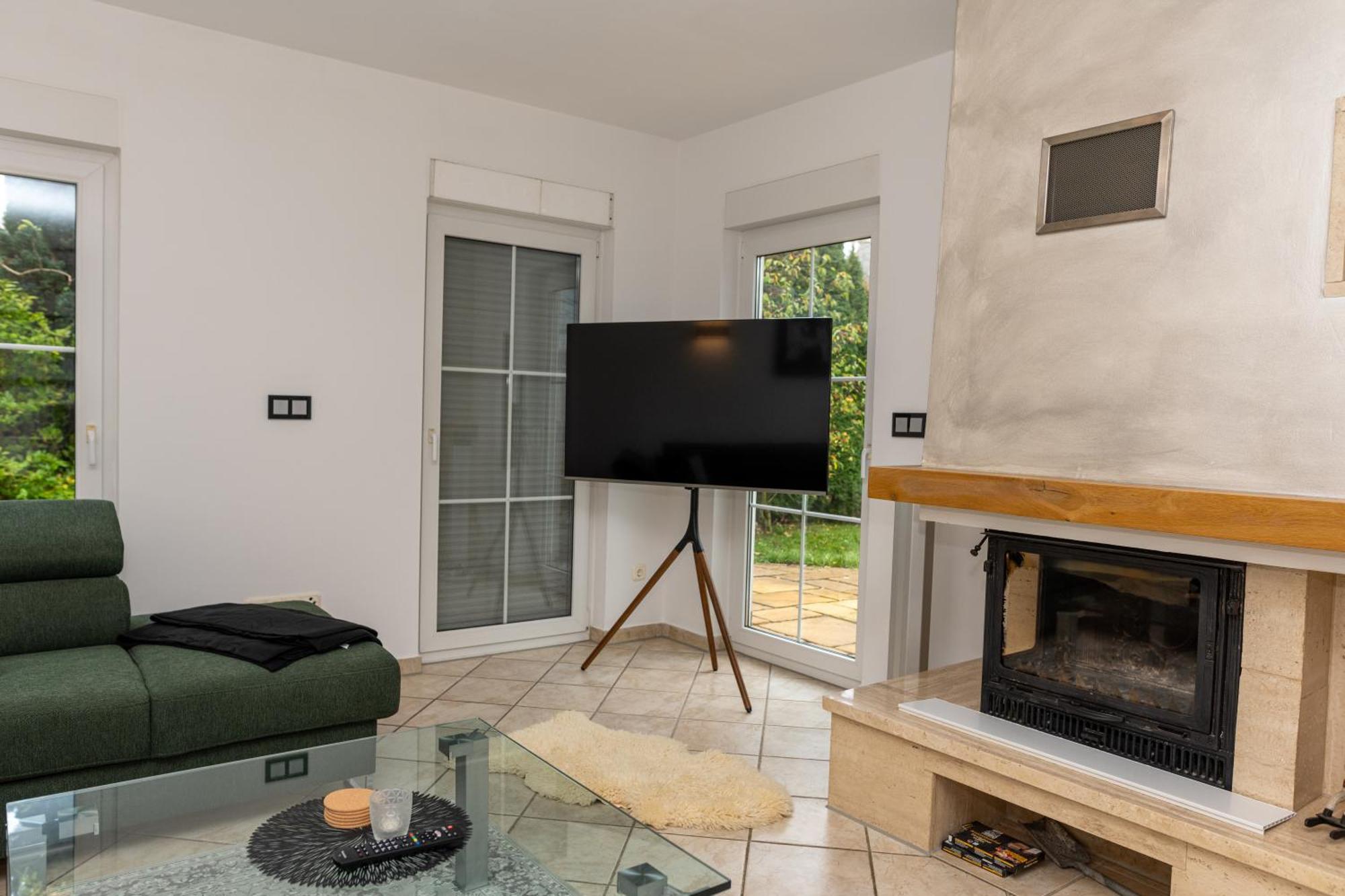 Ganzes Ferienhaus In Leipzig Mit Garage Und Fussbodenheizung Luaran gambar
